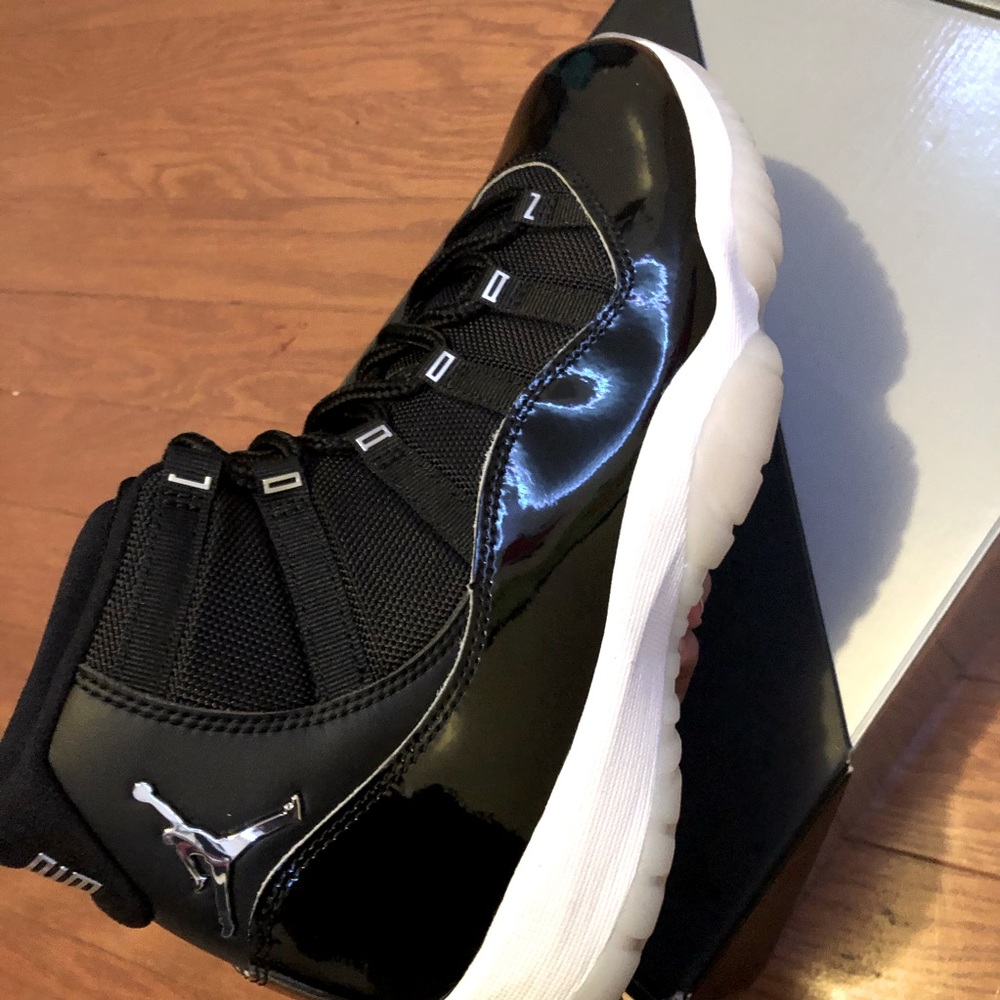 JORDAN 11 JUBILEE 🤍🖤💨sz 10.5